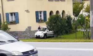 pattuglia polizia locale villaggio