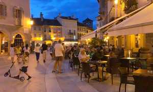 piazza mercato notte estate bar