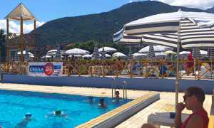 piscina domo striscione