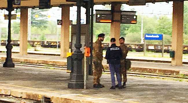 polizia militari stazione binari