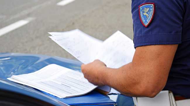 polizia stradale documenti agente