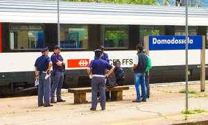 polizia treno fermati binario
