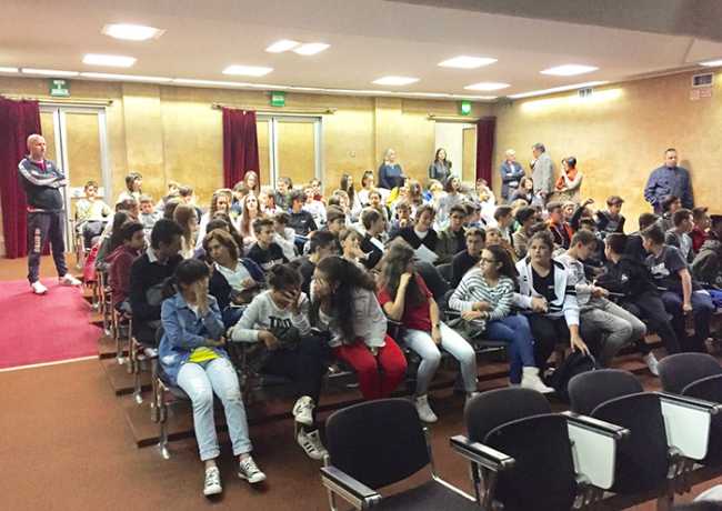 pubblico studenti galletti cyberbullismo