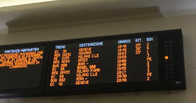 ritardi treni tabellone neve