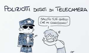 sapo poliziotti telecamera divisa
