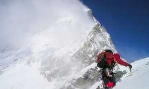 scsalatore montagna neve vento