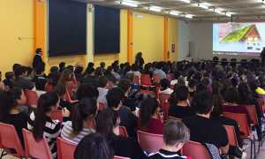 scuola bagnolini spalle studenti