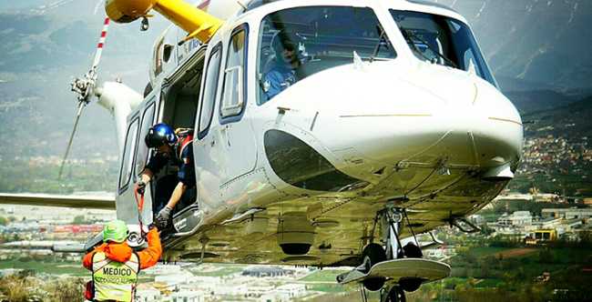 soccorso alpino elicottero 118 bianco medico