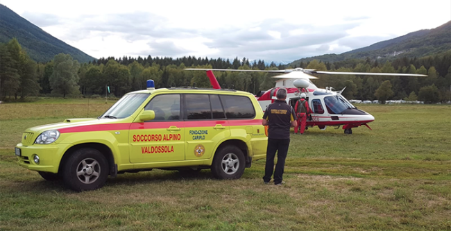 soccorso elicottero vigili fuoco jeep uomo