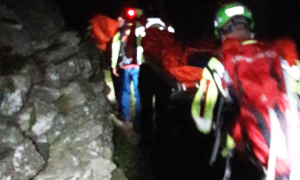 soccorso notte sfuocata camminata