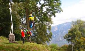 soccorso trasferito corda appeso