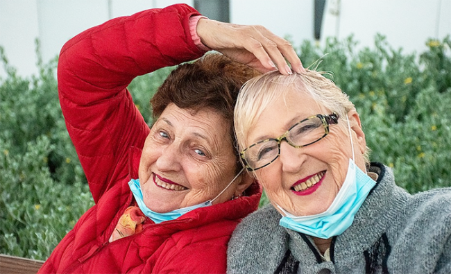 sorelle anziane covid mascherine