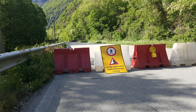 strada interrotta mergozzo frana mag 19 cartelli