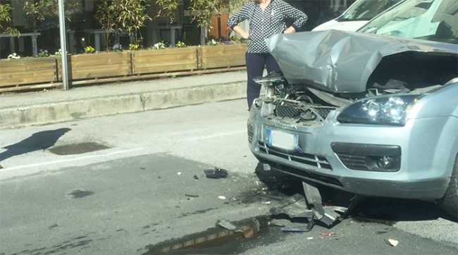 tamponamento auto incidente marzo 17 via giovanni