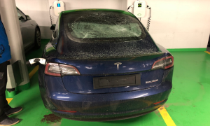 tesla danneggiata svizzera