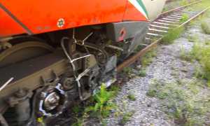 treno derragliato rotto binario