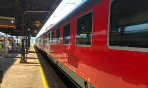 treno rosso sbb stazione binario