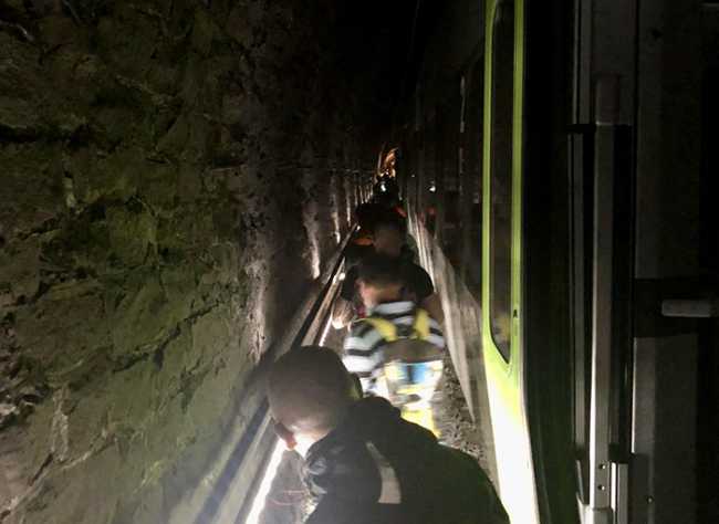 treno sempione frontalieri galleria piedi