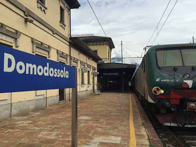 treno stazione domo