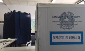 urna referendum seggio voto 18