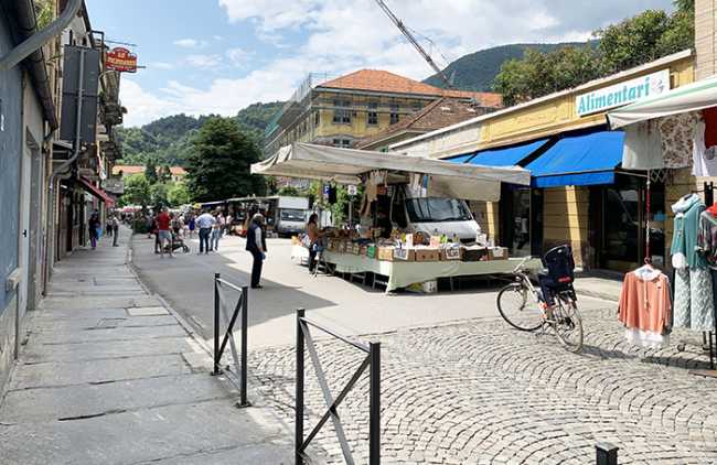via rosmini pre lavori mercato