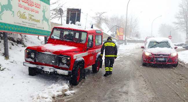 vigile fuoco jeep neve