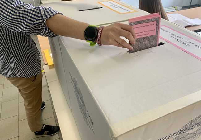 voto elezioni politiche 22 urna scheda