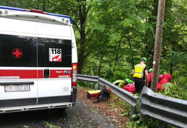 ambulamza soccorso uomini