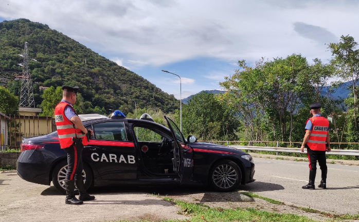 Ubriaco alla Festa dell'Uva, si scaglia contro i carabinieri ma non se ne ricorda