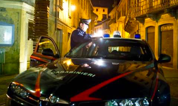 Danno fuoco a un capannone e si riprendono con lo smartphone, due giovani denunciati