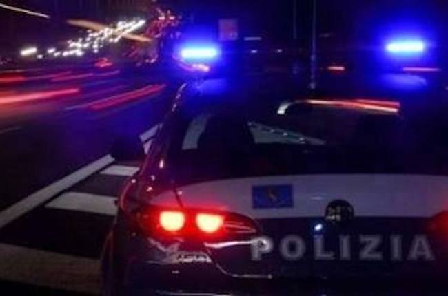 polizia auto stradale notte