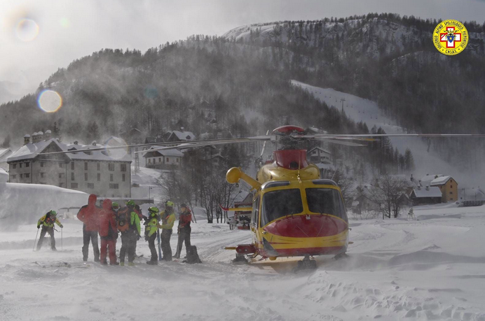 Valanga travolge delle persone in valle Formazza. Soccorso ed elicottero in azione