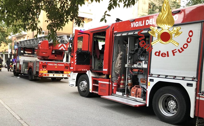  Principio d'incendio nelle cantine di un bar di Piazza Mercato. La causa: un mozzicone 