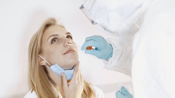 tampone covid donna 2