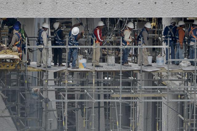 bricklayer 4592869 640