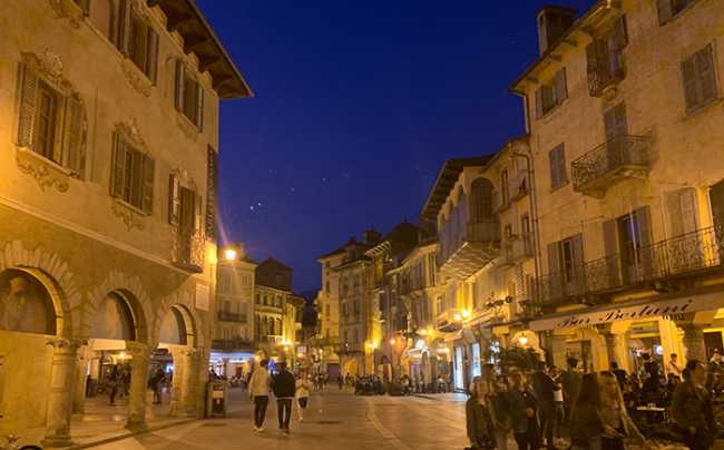 Movida domo piazza mercato notte via briona