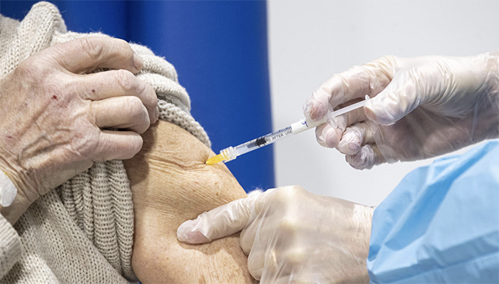 Vaccini: al via le adesioni alle quinte dosi per le categorie autorizzate