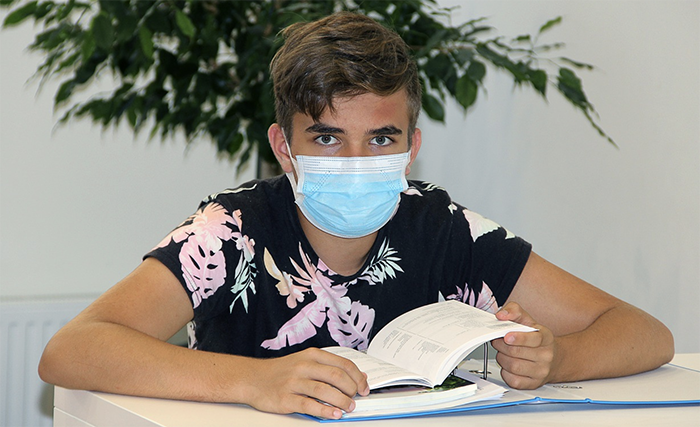 Mascherine in classe sì o no? Inizi scuola a rischio caos, preoccupazione espressa dal Pd