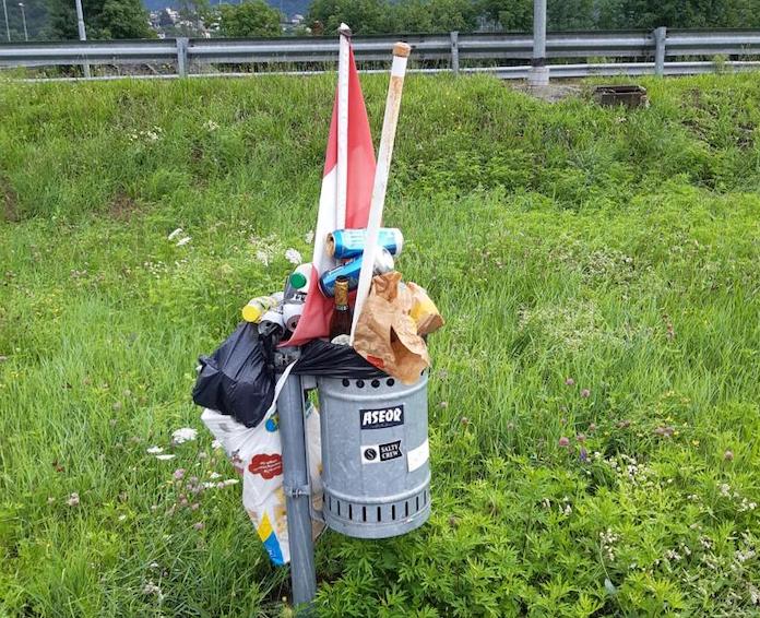 Abbandono rifiuti: il sindaco di Montecrestese minaccia di far pagare il parcheggio 