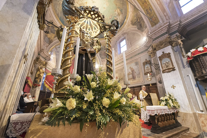 Anzino: al via la festa del giglio, memoria del miracolo datato 1669 - Foto