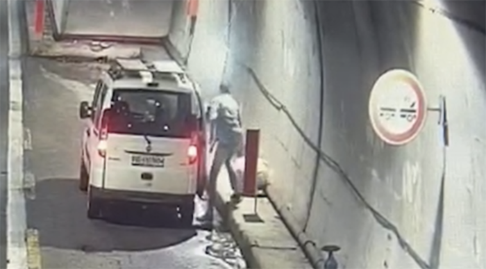La galleria Montecrevola come discarica, imbianchino per 3 volte ci lascia i rifiuti