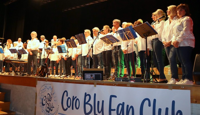 Concerto di solidarietà a La Fabbrica del coro Blu dei fratelli Miserocchi