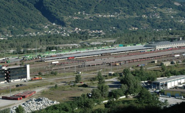 Ossola 24 Così il treno senza guida ha attraversato la stazione di Domo