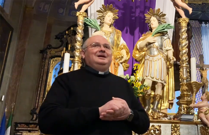 "Vorrei riaccendere la gioia nei vostri cuori": gli auguri di don Barone ai domesi