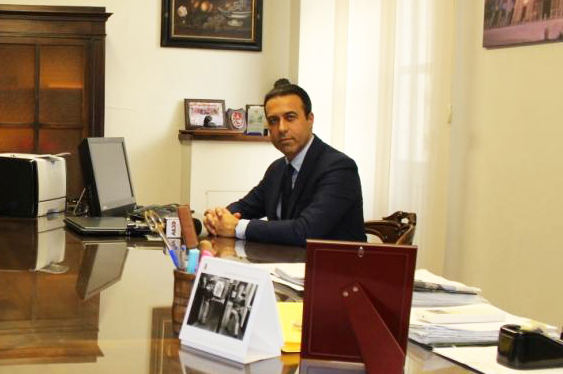 pizzi scrivania girato