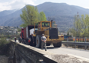corta camion bloccato