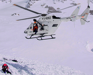 corto elicottero soccorso alpino neve