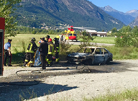 elicottero macchina incendiata c