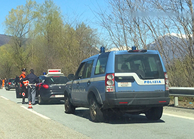corta auto polizia carabinieri