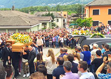 Valentina e Davide, è il giorno dell'addio e del silenzio. Video